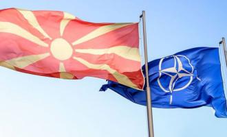Οι σημαίες του ΝΑΤΟ και της Βορείου Μακεδονίας