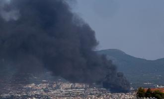 Τοξικός καπνός από φωτιά στη Μεταμόρφωση