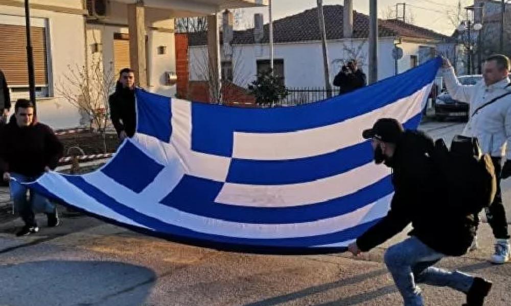 Κατανιές ελληνική σημαία