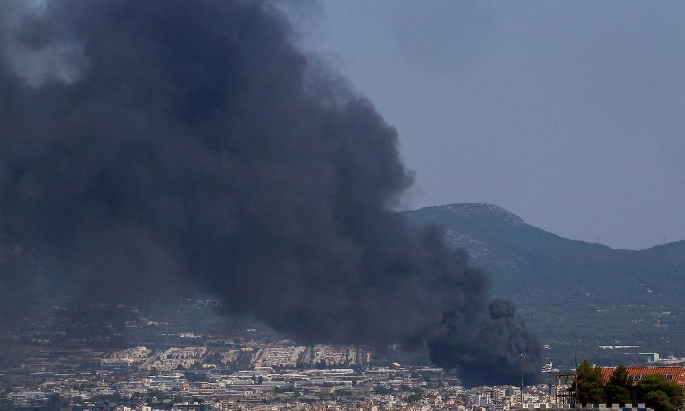 Τοξικός καπνός από φωτιά στη Μεταμόρφωση