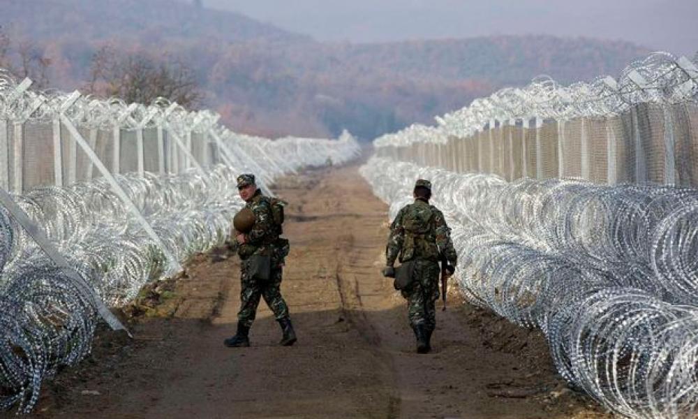 φράχτης στα σύνορα Σερβίας και Σκοπίων 