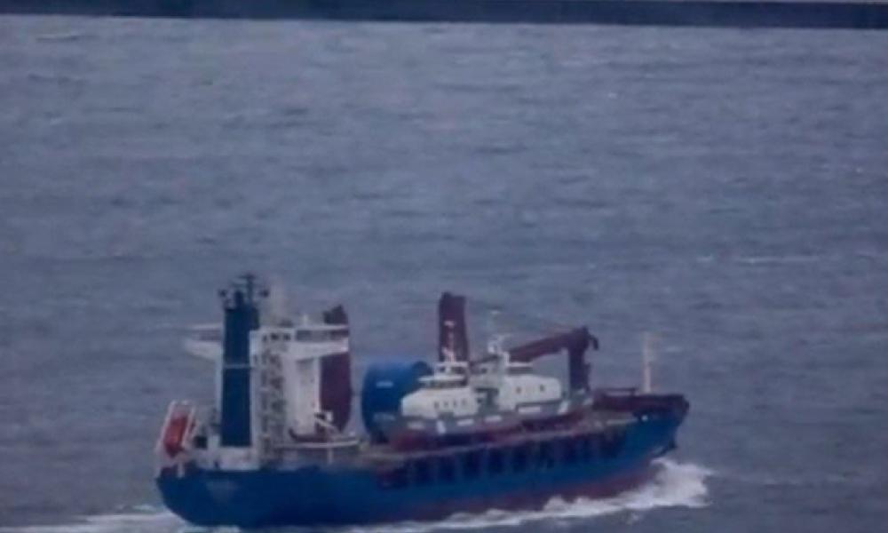 φορτηγό πλοίο με γαλλικά στρατιωτικά σκάφη περιπολίας για την Ουκρανία
