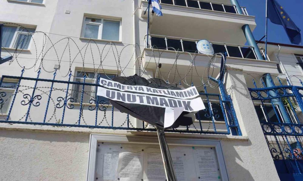 Διαμαρτυρία Τούρκων στην πρεσβεία μας στην Αδριανούπολη για τους Αλβανούς Τσάμηδες.