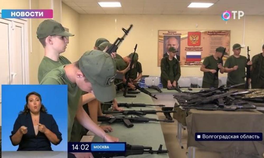 εκπαίδευση Ουκρανών εφήβων από τον ρωσικό στρατό 