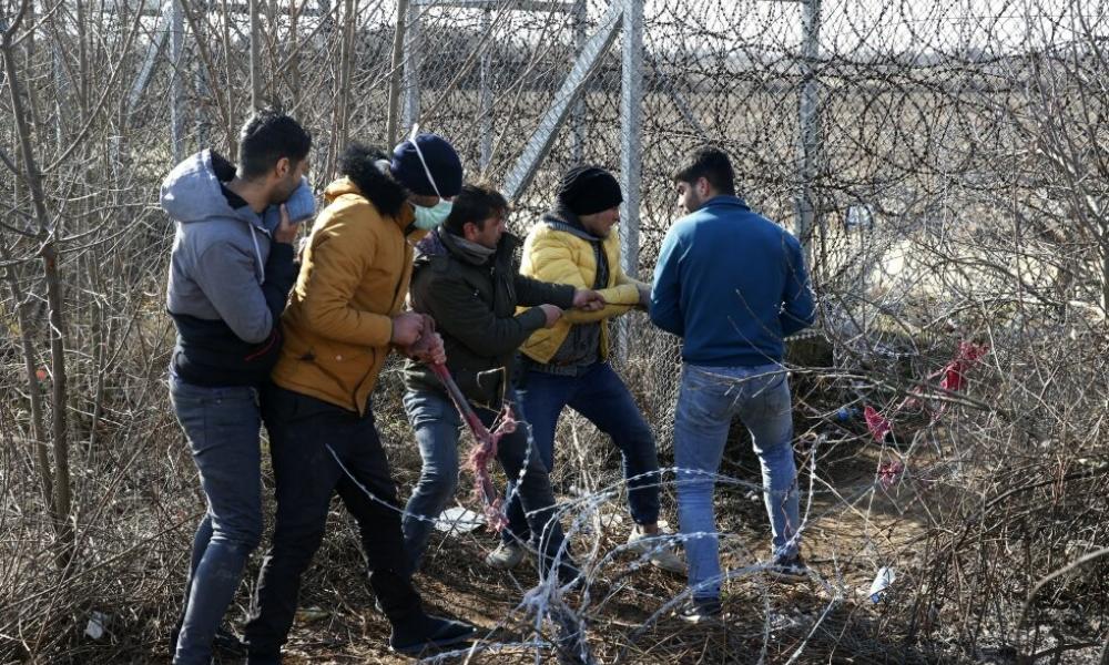 Τούρκος δημοσιογράφος αναφέρει επικίνδυνα παιχνίδια της τουρκικής ΜΙΤ στην Ελλάδα με δίκτυα λαθρεμπορίου του ISIS.