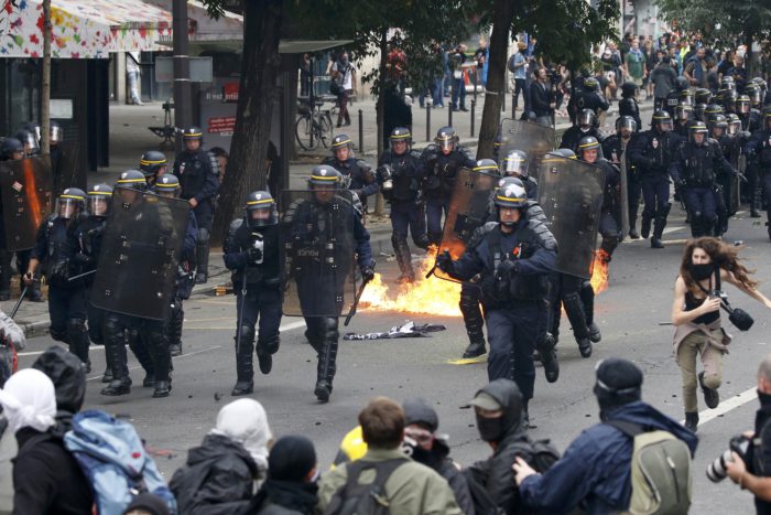 Demonstrators clash with French riot police during a march in Paris, France, to demonstrate against the new French labour law, September 15, 2016. REUTERS/Charles Platiau