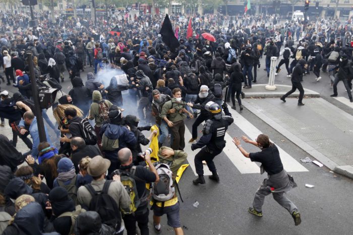 Demonstrators clash with French riot police during a march in Paris, France, to demonstrate against the new French labour law, September 15, 2016. REUTERS/Charles Platiau