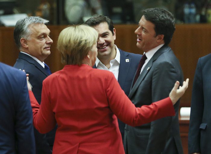 epa05594130 (L-R) Hungarian Prime Minister Viktor Orban, German Chancellor Angela Merkel, Greek Prime Minister Alexis Tsipras and Italian Prime Minister Matteo Renzi attend the European Summit in Brussels, Belgium, 20 October 2016. EU Leaders met for a two-day summit to discuss migration, trade and Russia, including its role in Syria. EPA/OLIVIER HOSLET